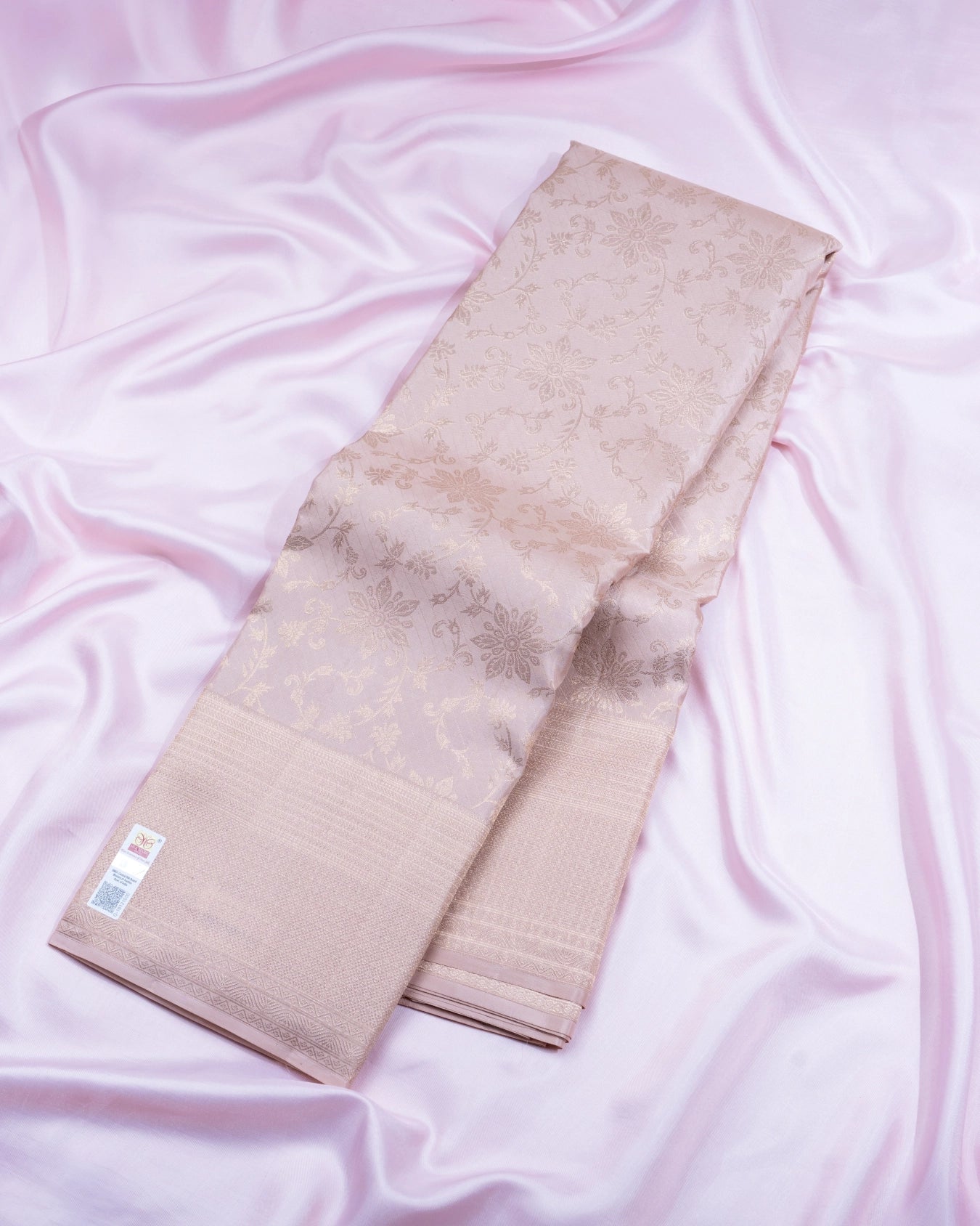 Pure Handloom Kanchipuram Silk Saree with Traditional Floral Pattern